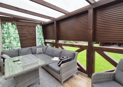 Zabudowa tarasu roletami